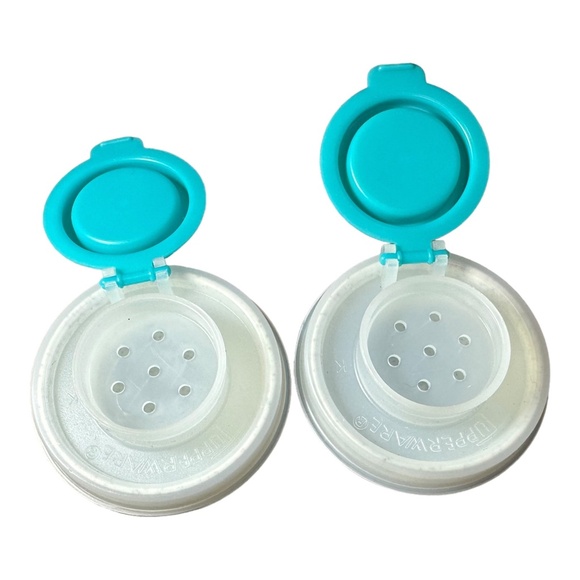 Tupperware Vintage Speckled w/ Clear & Teal Lid Salt & Pepper Midgets Shakers - Picture 3 of 4